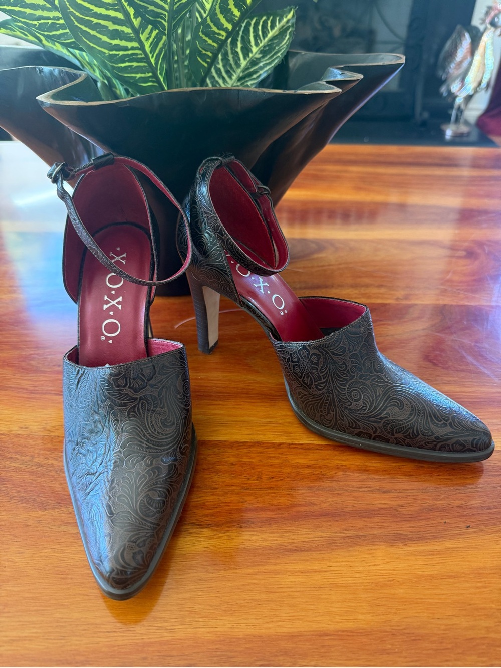 XOXO Vintage D’Orsay Style Brown Embossed Leather Heels Size 8.5 Made in Italy